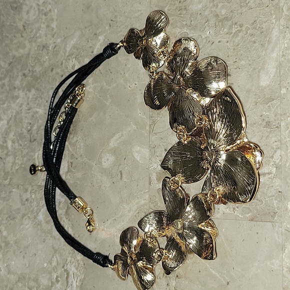 Jack Bella Daisy Collar Gold Tone Necklace with  Rhinestones - Picture 2 of 5